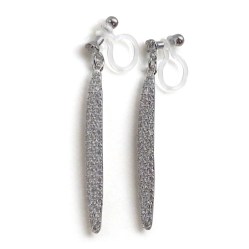 <img src=”comfortable-bridal-wedding-dangle-cz-silver-crystal-bar-pave-invisible-clip-on-earrings-miyabigrace3.jpg” alt=”pierced look and comfortable Comfortable and pierced look bridal wedding dangle silver cubic zirconia cz crystal pave invisible clip on earrings by MiyabiGrace 夾耳環 ノンホールピアス”/>