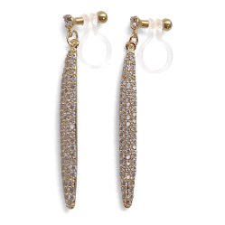 <img src=”comfortable-dangle-bridal-wedding-gold-cz-crystal-pave-bar-invisible-clip-on-earrings-miyabigrace2.jpg” alt=”pierced look and comfortable Comfortable and pierced look bridal wedding dangle gold cubic zirconia cz crystal pave invisible clip on earrings by MiyabiGrace 夾耳環 ノンホールピアス”/>