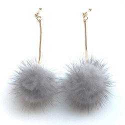 <img src=”comfortable-dangle-mink-fur-gray-pom-pom-invisible-clip-on-earrings-miyabigrace3.jpg” alt=”pierced look and comfortable Comfortable and pierced look dangle gray genuine mink fur pompom invisible clip on earrings MiyabiGrace 夾耳環 ノンホールピアス”/>