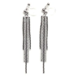 <img src=”comfortable-dangle-silver-thread-chain-inivisible-clip-on-earrings-miyabigrace-3.jpg” alt=”pierced look and comfortable Comfortable and pierced look dangle metallic silver bar thread invisible clip on earrings MiyabiGrace 夾耳環 ノンホールピアス”/>