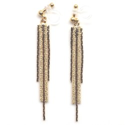 <img src=”comfortable-danlge-gold-thread-chain-invisible-clip-on-earrings-miyabigrace-3.jpg” alt=”pierced look and comfortable Comfortable and pierced look dangle metallic gold bar thread invisible clip on earrings MiyabiGrace 夾耳環 ノンホールピアス”/>