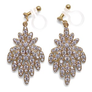 <img src=”comfortable-pierced-look-bridal-wedding-crystal-cz-invisible-clip-on-earrings-miyabigrace2.jpg” alt=”pierced look and comfortable Comfortable and pierced look bridal wedding flower gold cubic zirconia crystal micro pave invisible clip on earrings by MiyabiGrace 耳環夾 ノンホールピアス 夾式耳環”/>
