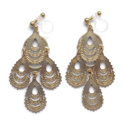 <img src=”comfortable-pierced-look-dangle-gold-chandelier-filigree-boho-bohemian-invisible-clip-on-earrings-miyabigrace2.jpg” alt=”pierced look and comfortable Comfortable and pierced look dangle gold chandelier filigree boho bohemian invisible clip on earrings by MiyabiGrace 夾耳環 ノンホールピアス”/>