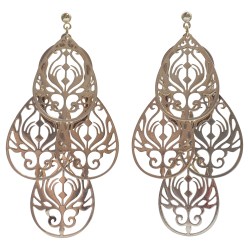 <img src=”comfortable-pierced-look-dangle-gold-chandelier-filigree-boho-bohemian-invisible-clip-on-earrings-miyabigrace6.jpg” alt=”pierced look and comfortable Comfortable and pierced look dangle gold filigree chandelier boho invisible clip on earrings by MiyabiGrace MiyabiGrace 夾耳環 ノンホールピアス”/>
