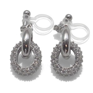 <img src=”comfortable-pierced-look-dangle-silver-hoop-ring-cubic-zirconoa-crystal-pave-invisible-clip-on-earrings-miyabigrace7.jpg” alt=”pierced look and comfortable Comfortable and pierced look bridal wedding dangle silver micro pave cubic zirconia cz crystal ring invisible clip on earrings bridal jewelry by MiyabiGrace 夾耳環 ノンホールピアス 夾式耳環”/>