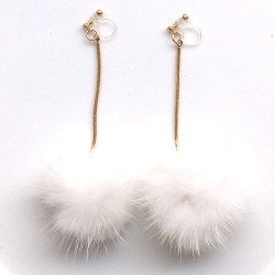 <img src=”comfortable-pierced-look-dangle-white-mink-fur-pom-pom-invisible-clip-on-earrings-3.jpg” alt=”pierced look and comfortable Comfortable and pierced look dangle gold white pom pom mink fur invisible clip on double earrings 夾耳環 ノンホールピアス MiyabiGrace”/>