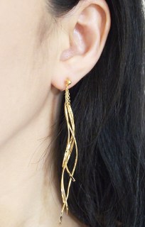 <img src=”comfortable-pierced-look-gold-thread-threader-bar-invisible-clip-on-earrings-miyabigrace-25.jpg” alt=”pierced look and comfortable Comfortable and pierced look dangle gold thread threader bar invisible clip on earrings MiyabiGrace 夾耳環 ノンホールピアス”/>