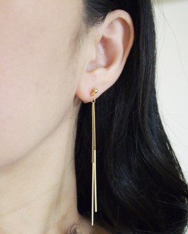 <img src=”comfortable-pierced-look-minimal-dangle-gold-chain-bar-invisible-clip-on-earrings8.jpg” alt=”pierced look and comfortable Pierced look and comfortable dangle minimal gold bar chain invisible clip on earrings 耳環夾 ノンホールピアス イヤリング”/>