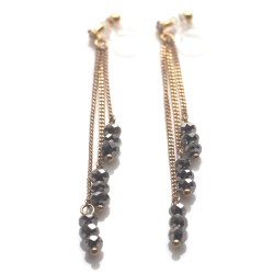 <img src=”dangle-gold-chain-metallic-gray-beads-invisible-clip-on-earrings-miyabigrace5.jpg” alt=”pierced look and comfortable dangle metallic black beads and gold chains invisible clip on earrings MiyabiGrace”/>