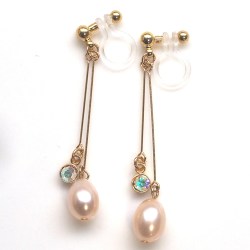 <img src=”dangle-gold-crystal-light-orange-freshwater-pearl-invisible-clip-on-earrings2.jpg” alt=”pierced look and comfortable wedding and bridal crystal and gold light orange freshwater pearl invisible clip on earrings non pierced earrings”/>