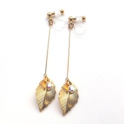 <img src=”dangle-long-gold-leaf-crystal-invisible-clip-on-earrings-miyabigrace-non-pierced3.jpg” alt=”pierced look and comfortable dangle gold leaf and crystal invisible clip on earrings”/>