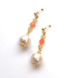<img src=”dangle-orange-diamond-light-beige-cotton-pearl-invisible-clip-on-earrings” alt=”pierced look and comfortable Dangle Diamond shape & Light Beige Cotton Pearl Invisible Clip on Earrings”/>