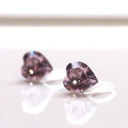 <img src=”heart-shape-light-purple-light-amethyst-swarovski-crystal-invisible-clip-on-earrings-non-pierced-3.jpg” alt=”pierced look and comfortable swarovski crystal heart shape light purple amethyst invisible clip on earrings”/>