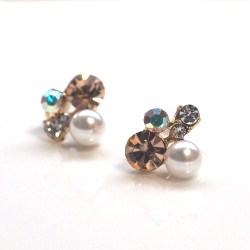<img src=”orange-crystal-and-white-pearl-stud-invisible-clip-on-earrings-non-pierced-3.jpg” alt=”pierced look and comfortable Wedding bridal White Orange Crystal Rhinestone and White Pearl Invisible Clip On Earrings non pierced earrings”/>
