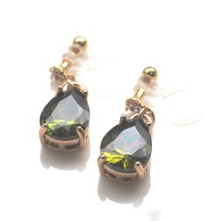 <img src=”teardrop-emerald-greeen-dangle-cubic-zirconia-invisible-clip-on-earrings5.jpg” alt=”pierced look and comfortable Teardrop Peridot Green Cubic Zirconia Invisible Clip On Earrings, Dangle Green Crystal Clip Earrings, Non Pierced Earrings,Comfortable Clips”/>