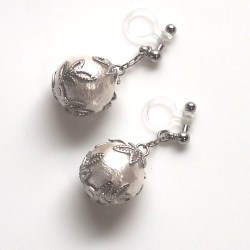 <img src=”veil-cotton-pearl-earring” alt=”pierced look and comfortable Wedding bridal white cotton pearl invisible clip on earrings non pierced earrings”/>