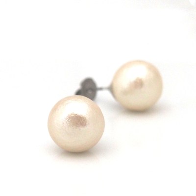 Light beige cotton pearl earrings