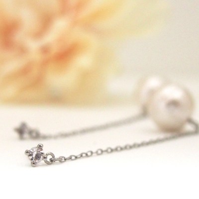 Dangle crystal and Japanese cotton pearl earrings