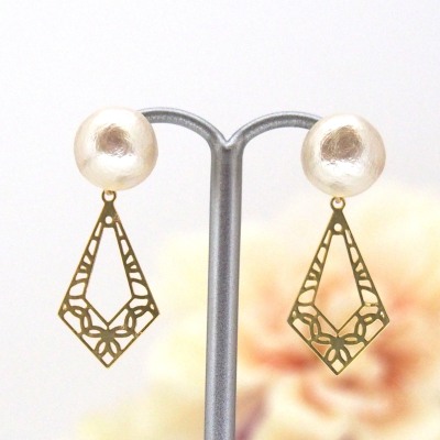Gold tone Art deco light beige Japanese cotton pearl earrings