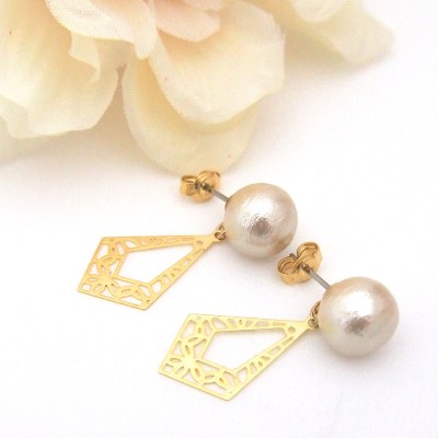 Gold tone Art deco light beige Japanese cotton pearl earrings