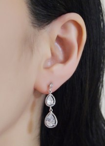 <img src=”comfortable-bridal-wedding-silver-chandelier-cz-cubic-zirconia-crystal-invisible-clip-on-earrings-miyabigrace7.jpg” alt=”pierced look and comfortable Comfortable pierced look bridal wedding dangle chandelier silver cz cubic zirconia crystal invisible clip on earrings By MiyabiGrace by MiyabiGrace 夾耳環 ノンホールピアス”/>