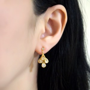 <img src=”comfortable-pierced-look-bridal-wedding-dangle-teardrop-gold-cubic-zirconia-crystal-cz-invisible-clip-on-earrings-miyabigrace2.jpg” alt=”pierced look and comfortable Comfortable and pierced look bridal wedding teardrop dangle gold cubic zirconia crystal micro pave invisible clip on earrings by MiyabiGrace 耳環夾 ノンホールピアス 夾式耳環”/>