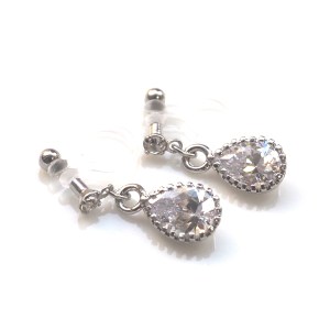 <img src=”bridal-wedding-dangle-tear-drop-silver-cubic-zirconia-cz-crystal-invisible-clip-on-earrings9.jpg” alt=”pierced look and comfortable Pierced look and comfortable Wedding Bridal teardrop cubic zirconia crystal invisible clip on earrings 耳環夾 ノンホールピアス”/>