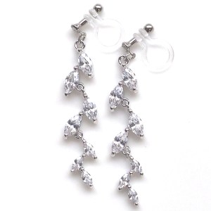 <img src=”comfortable-pierced-look-bridal-wedding-dangle-leaf-cubic-zirconia-crystal-cz-invisible-clip-on-earrings-miyabigrace-e5a4bee880b3e792b0-e5a4bee5bc8fe880b3e792b0-e382a4e383a4.jpg” alt=”pierced look and comfortable Comfortable and pierced look bridal wedding dangle silver teardrop chandelier cubic zirconia cz crystal invisible clip on earrings bridal jewelry by MiyabiGrace 耳環夾 ノンホールピアス 夾式耳環”/>