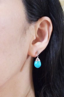 <img src=”dangle-teardrop-wire-wrapped-pear-silver-turquoise-invisible-clip-on-earrings2.jpg” alt=”pierced look and comfortable Pierced look and comfortable dangle blue turquoise teardrop gemstone invisible clip on earringss 耳環夾 ノンホールピアス”/>