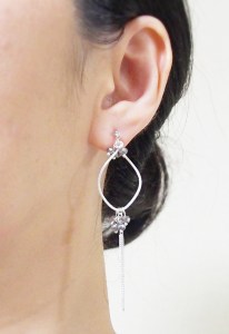 <img src=”dangle-silver-hoop-with-beaded-black-crystal-and-chain-invisible-clip-on-earrings15.jpg” alt=”pierced look and comfortable dangle Metallic black beads and silver hoop invisible clip on earrings non pierced earrings”/>