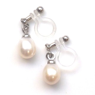 <img src=”bridal-wedding-dangle-white-freshwater-pearl-crystal-invisible-clip-on-earrings5.jpg” alt=”pierced look and comfortable Pierced look and comfortable bridal wedding dangle freshwater pearl and invisible clip on earrings 耳環夾 ノンホールピアス”/>