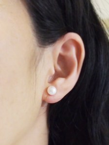 <img src=”wedding-bridal-white-freshwater-pearl-invisible-clip-on-stud-earrings-natural-pearl-clip-ons.jpg” alt=”pierced look and comfortable Pierced look and comfortable bridal wedding freshwater pearl and invisible clip on earrings 耳環夾 ノンホールピアス”/>