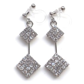 <img src=”dangle-2-square-rhinestone-crystal-invisible-clip-on-earrings-wedding-clip-earrings4.jpg” alt=”pierced look and comfortable Pierced look and comfortable dangle two rhinestone crystal invisible clip on earrings 耳環夾 ノンホールピアス　イヤリング”/>