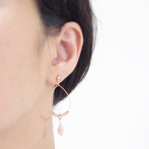 <img src=”dangle-gold-hoop-pink-crystal-invisible-clip-on-earrings-miyabigrace3.jpg” alt=”pierced look and comfortable Pierced look and comfortable dangle pink beads hoop invisible clip on earrings 耳環夾 ノンホールピアス　イヤリング”/>