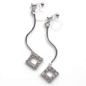 <img src=”silver-wave-square-rhinestone-invisible-clip-on-earrings-weddings4.jpg” alt=”pierced look and comfortable Pierced look and comfortable dangle square rhinestone crystal invisible clip on earrings 耳環夾 ノンホールピアス　イヤリング”/>