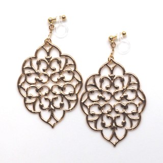 <img src=”comfortable-pierced-look-dangle-gold-leaf-invisible-clip-on-earrings-miyabigrace2.jpg” alt=”pierced look and comfortable Pierced look and comfortable dangle gold leaf invisible clip on earringss 夾耳環 ノンホールピアス”/>