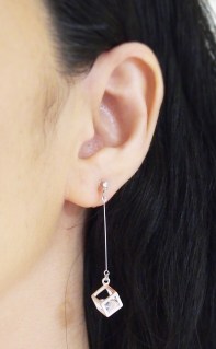 <img src=”comfortable-pierced-look-dangle-silver-cz-cubic-zirconia-crystal-invisible-clip-on-earrings2.jpg” alt=”pierced look and comfortable Pierced look and comfortable dangle silver cubic zirconia invisible clip on earringss 夾耳環 ノンホールピアス”/>