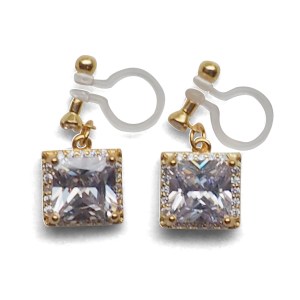 <img src=”bridal-wedding-comfortable-pierced-look-dangle-gold-square-cubic-zirconia-cz-crystal-invisible-clip-on-earrings-miyabigrace-e5a4bee880b3e792b0-e5a4bee5bc8fe880b3e792b0-e382a41.jpg” alt=”pierced look and comfortable Comfortable and pierced look bridal wedding dangle gold square cubic zirconia cz crystal invisible clip on earrings bridal jewelry by MiyabiGrace 耳環夾 ノンホールピアス 夾式耳環”/>