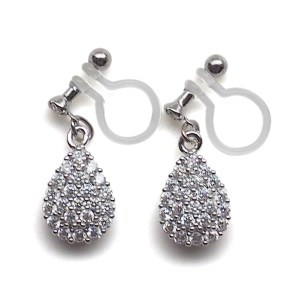 <img src=”bridal-wedding-pierced-look-comfortable-dangle-silver-teardrop-cubic-zirconia-pave-crystal-cz-invisible-clip-on-earrings-miyabigrace-e5a4bee880b3e792b0-e5a4bee5bc8fe880b3e792b01.jpg” alt=”pierced look and comfortable Comfortable and pierced look bridal wedding dangle silver teardrop pave cubic zirconia cz crystal invisible clip on earrings bridal jewelry by MiyabiGrace 耳環夾 ノンホールピアス 夾式耳環”/>