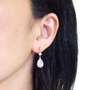 <img src=”comfortable-pierced-look-bridal-wedding-dangle-silver-teardrop-cubic-zirconia-cz-crystal-invisible-clip-on-earrings-miyabigrace-e5a4bee880b3e792b0-e5a4bee5bc8fe880b3e792b0.jpg” alt=”pierced look and comfortable Comfortable and pierced look bridal wedding dangle silver teardrop chandelier cubic zirconia cz crystal invisible clip on earrings bridal jewelry by MiyabiGrace 耳環夾 ノンホールピアス 夾式耳環”/>