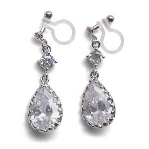 <img src=”comfortable-pierced-look-bridal-wedding-dangle-silver-teardrop-cubic-zirconia-cz-crystal-invisible-clip-on-earrings-miyabigrace-e5a4bee880b3e792b0-e5a4bee5bc8fe880b3e792b01.jpg” alt=”pierced look and comfortable Comfortable and pierced look bridal wedding dangle silver teardrop chandelier cubic zirconia cz crystal invisible clip on earrings bridal jewelry by MiyabiGrace 耳環夾 ノンホールピアス 夾式耳環”/>