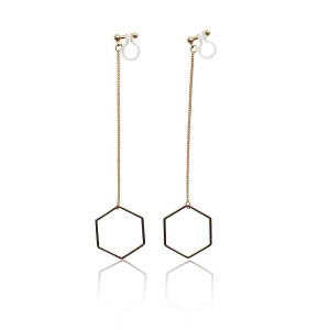 <img src=”comfortable-pierced-look-dangle-hexagon-long-chain-gold-hoop-invisible-clip-on-earrings-miyabigrace3.jpg” alt=”pierced look and comfortable Comfortable and pierced look dangle long gold threader hexagon hoop invisible clip on earrings by MiyabiGrace 耳環夾 ノンホールピアス 夾式耳環”/>