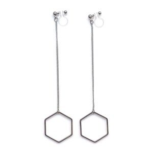 <img src=”comfortable-pierced-look-dangle-long-silver-hexagon-thread-minimalist-invisible-clip-on-earrings-miyabigrace2.jpg” alt=”pierced look and comfortable Comfortable and pierced look dangle long silver threader hexagon hoop invisible clip on earrings by MiyabiGrace 耳環夾 ノンホールピアス 夾式耳環”/>