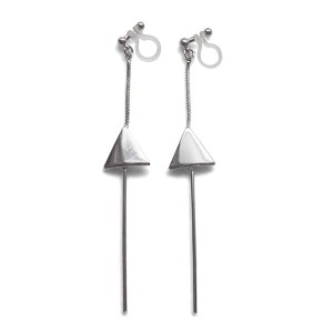 <img src=”comfortable-pierced-look-dangle-long-threader-bar-silver-triangle-minimal-invisible-clip-on-earrings-miyabigrace-e5a4bee880b3e792b0-e5a4bee5bc8fe880b3e792b0-e382a4e383a4.jpg” alt=”pierced look and comfortable Comfortable and pierced look dangle long silver threader triangle invisible clip on earrings by MiyabiGrace 耳環夾 ノンホールピアス 夾式耳環”/>
