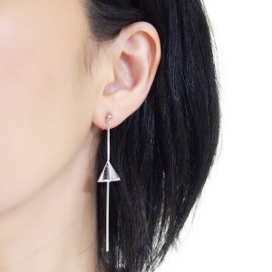<img src=”comfortable-pierced-look-dangle-long-threader-bar-silver-triangle-minimal-invisible-clip-on-earrings-miyabigrace-e5a4bee880b3e792b0-e5a4bee5bc8fe880b3e792b0-e382a4e383a41.jpg” alt=”pierced look and comfortable Comfortable and pierced look dangle long silver threader triangle invisible clip on earrings by MiyabiGrace 耳環夾 ノンホールピアス 夾式耳環”/>
