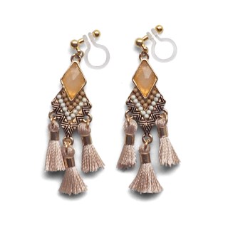 <img src=”pierced-look-comfortable-dangle-beige-rhinestone-tassel-boho-bohemian-invisible-clip-on-earrings-miyabigrace-e5a4bee880b3e792b0-e5a4bee5bc8fe880b3e792b0-e382a4e383a” alt=”pierced look and comfortable Comfortable and pierced look beige tassel with crystal bohemian ethnic invisible clip on earrings bridal jewelry by MiyabiGrace 耳環夾 ノンホールピアス 夾式耳環”/>
