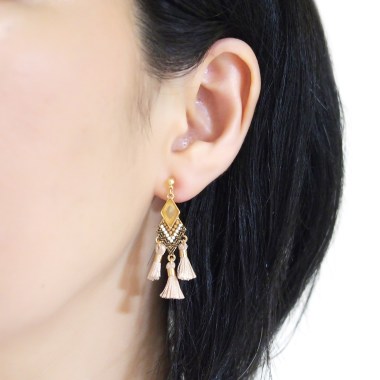 <img src=”pierced-look-comfortable-dangle-beige-rhinestone-tassel-boho-bohemian-invisible-clip-on-earrings-miyabigrace-e5a4bee880b3e792b0-e5a4bee5bc8fe880b3e792b0-e382a4e383a” alt=”pierced look and comfortable Comfortable and pierced look beige tassel with crystal bohemian ethnic invisible clip on earrings bridal jewelry by MiyabiGrace 耳環夾 ノンホールピアス 夾式耳環”/>