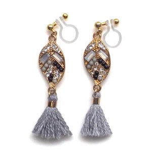 <img src=”pierced-look-comfortable-dangle-gold-leaf-black-rhinestone-gray-tassel-boho-bohemian-invisible-clip-on-earrings-miyabigrace-e5a4bee880b3e792b0-e5a4bee5bc8fe880b3e792b0-e382a” alt=”pierced look and comfortable Comfortable and pierced look gray tassel with crystal invisible clip on earrings bridal jewelry by MiyabiGrace 耳環夾 ノンホールピアス 夾式耳環”/>