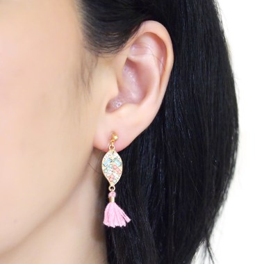 <img src=”pierced-look-comfortable-dangle-gold-leaf-pink-rhinestone-pink-tassel-boho-bohemian-invisible-clip-on-earrings-miyabigrace-e5a4bee880b3e792b0-e5a4bee5bc8fe880b3e792b0-e382a” alt=”pierced look and comfortable Comfortable and pierced look pink tassel with crystal invisible clip on earrings bridal jewelry by MiyabiGrace 耳環夾 ノンホールピアス 夾式耳環”/>