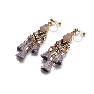 <img src=”pierced-look-comfortable-dangle-gray-rhinestone-tassel-boho-bohemian-invisible-clip-on-earrings-miyabigrace-e5a4bee880b3e792b0-e5a4bee5bc8fe880b3e792b0-e382a4e383a4e383a” alt=”pierced look and comfortable Comfortable and pierced look gray tassel with crystal bohemian ethnic invisible clip on earrings bridal jewelry by MiyabiGrace 耳環夾 ノンホールピアス 夾式耳環”/>